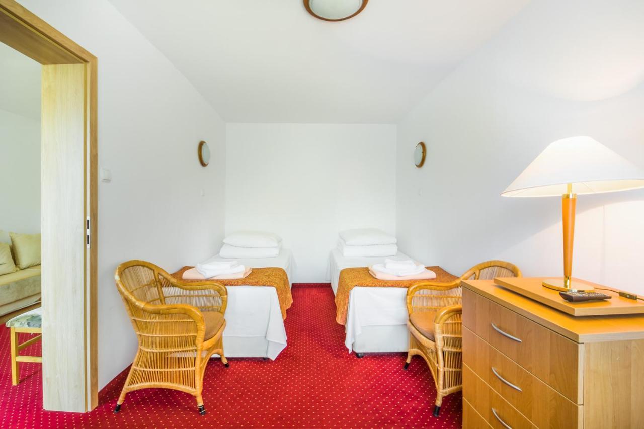 Delfin Hotell Krynica Morska Eksteriør bilde
